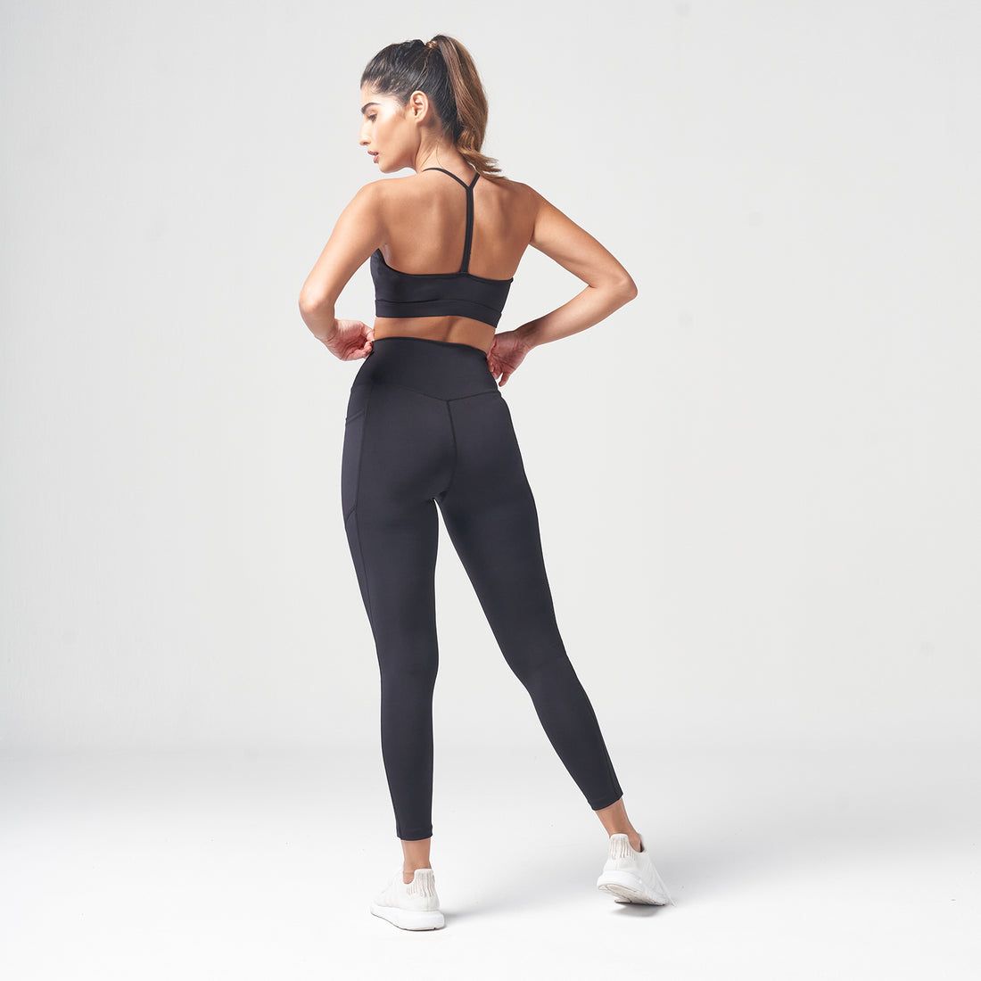 ESSENTIAL CROPPED LEGGINGS - BLACK